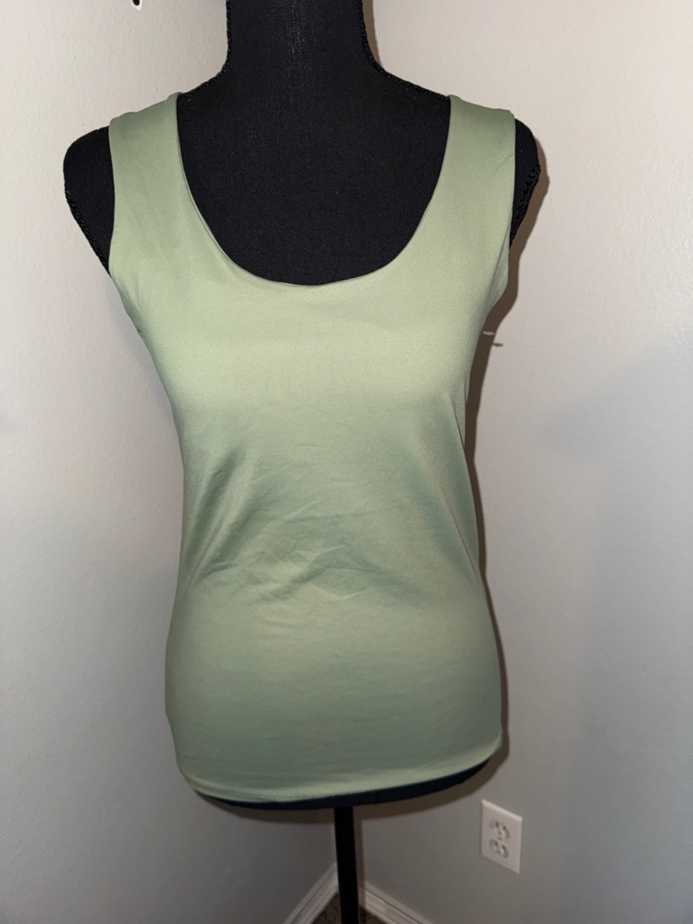 Buckle Sleeveless Scoop Neck Tank Top in Light Sage Green